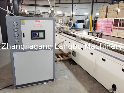 최신 회사 사례 태국 전기 공급 공급 업체용 케이블 트렁킹 프로파일 생산 라인