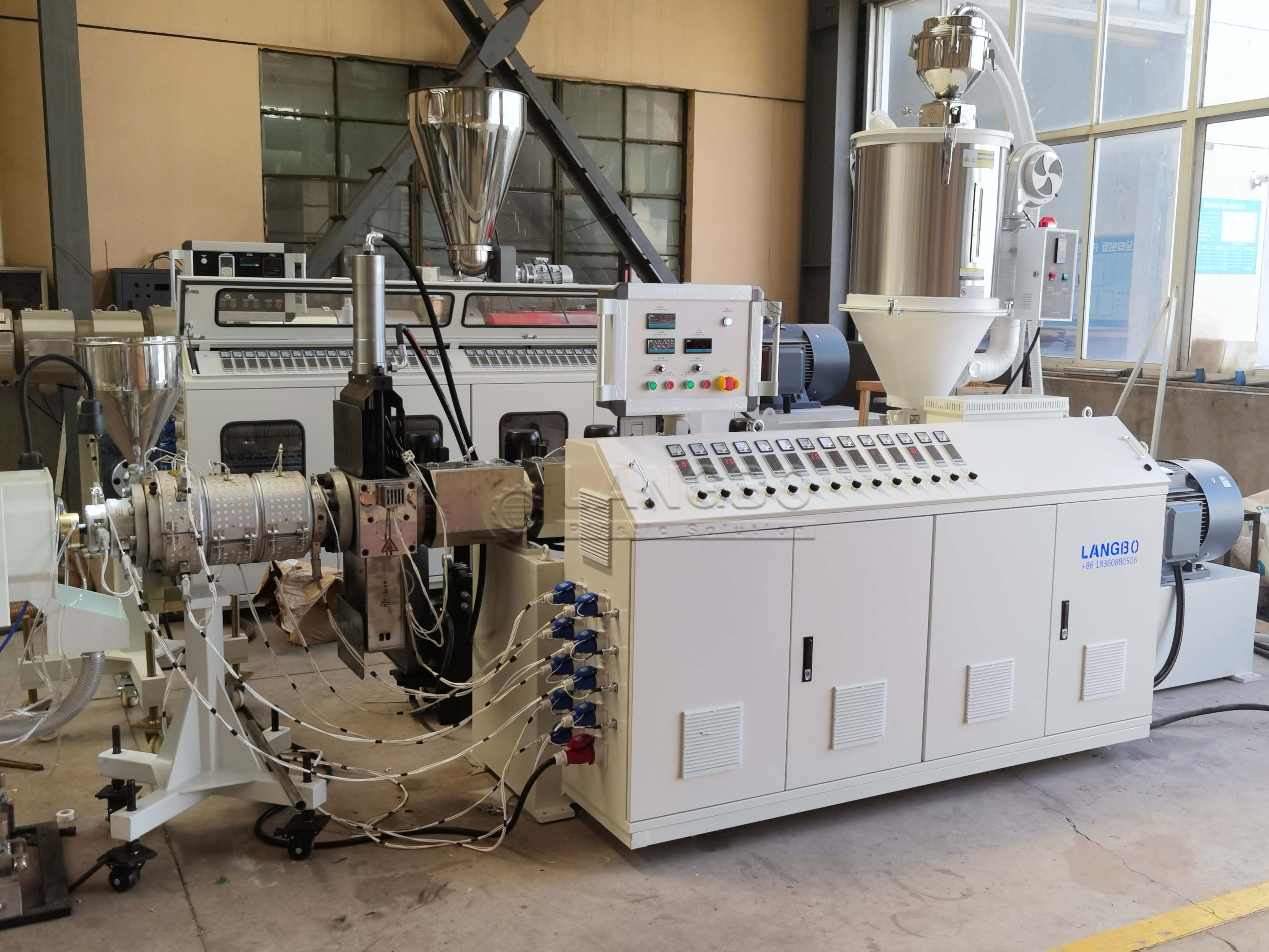 최신 회사 사례 Tunisia PE Pipe Extrusion Line Project for Water Supply and Infrastructure Applications