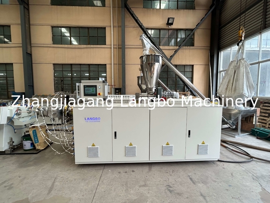 30:1 L/D 비와 37KW 원동력과 공기 냉각법 경질 염화비닐관 압출 라인