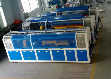 350KG/H 제품 속도 WPC 벽면 기계, PLC 통제 WPC 단면도 생산 라인