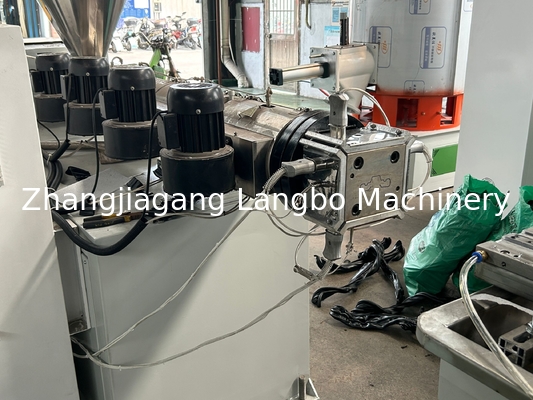 22kW PVC 베이스보드 프로파일 추출 선 쌍 나사 8m 길이