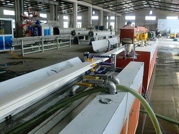350KG / H 용량 PVC 추출기 원료 PVC 첨가물로 플라스틱 프로필 제조 라인을위한 기계