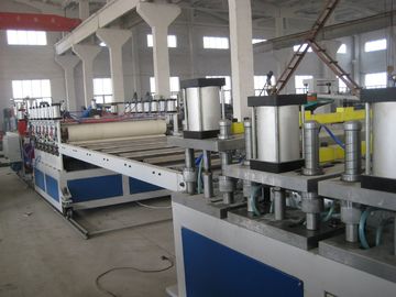 두 배 나사 PVC 거품 널 밀어남 선 600kg/H 높은 산출 수용량