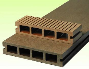 WPC 단면도 플라스틱 밀어남 선, 자동적인 UPVC Windows 생산 라인