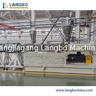 150KG/High 먼지 / 칩과 능력 경질 염화비닐관 압출 라인은 벌채종을 자유롭게 합니다