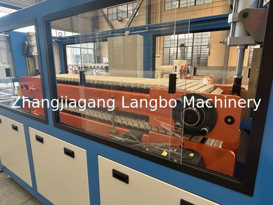 피침형 듀얼 트윈 스크루 플라스틱 베이스보드 추출 PVC 스커팅 프로파일 추출기 생산 라인 제조 기계