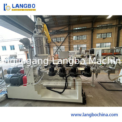 PPR 파이프 추출 라인 180kg/h 출력 3층 공동 추출 및 SIEMENS PLC 제어