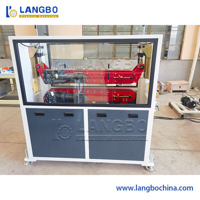 높은 산출 PVC 단면도 밀어남 행 300MM 단면도 크기 250KG/H 수용량