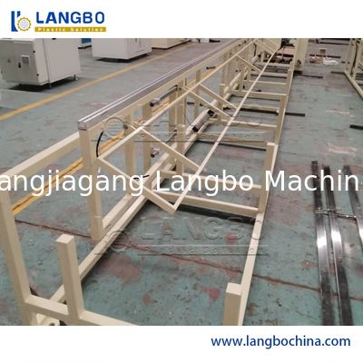 원뿔 두 배 나사 압출기를 가진 300mm PVC 단면도 밀어남 선