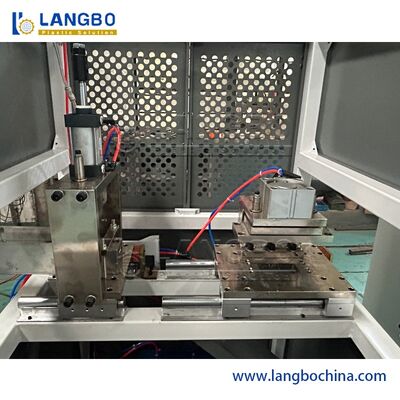 55KW 모터 파워 부드럽고 정확한 프로필 진압을 위한 PVC 프로필 진압기