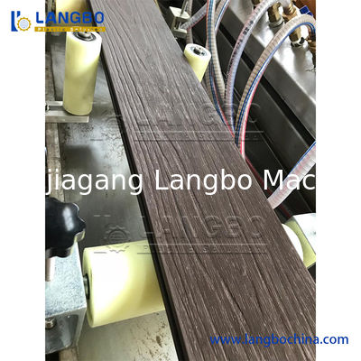 100 세륨 WPC 단면도 밀어남 행 - 150KG/H 높은 생산 능력