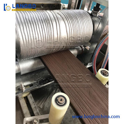 350KG/H 제품 속도 WPC 벽면 기계, PLC 통제 WPC 단면도 생산 라인