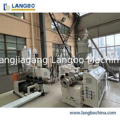 건축 WPC 단면도 밀어남 행 240MM 제품 크기 37KW 모터 힘