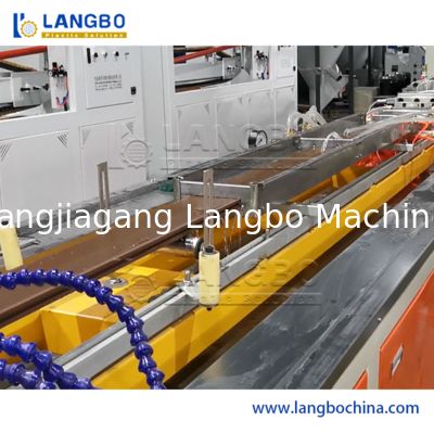 55/110 피침형 쌍 나사 추출기 WPC 프로필 추출 라인 1180MM 프로필 크기와 22KW 모터 전력