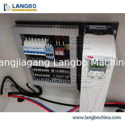 WPC/UPVC/PVC/PE/PP 벽 패널/창문/문/지붕/장/창문판 목재 플라스틱 바닥 프로필 진압 생산 라인