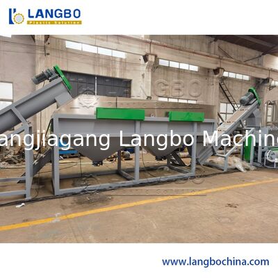 용량 300-5000kg/H PET 재활용 라인 14mm 플레이크 크기와 380V 전압 PET 병 재활용