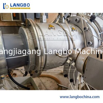 고도로 발전된 PVC HDPE PE 플라스틱 파이프 제조 기계 315mm 추출 라인 기계