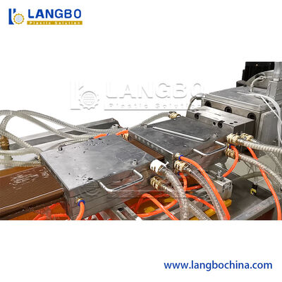 WPC 목재 플라스틱 복합 데크 바닥 울타리 기둥 창문 및 문 패널 프레임 프로파일 제조 압출기