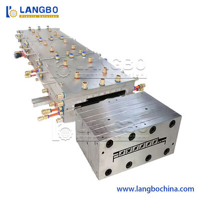 WPC / PVC 천장 / 벽 패널 / 클래딩 / 창문 / 단단한 문 프레임 / 프로파일 / PE 데킹 / 바닥 기계 플라스틱 WPC 추출 추출기 공장 가격