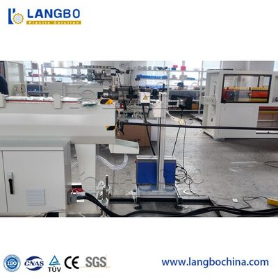 HDPE PE 파이프 추출 라인 16-800mm 파이프 범위와 60-900kg 용량