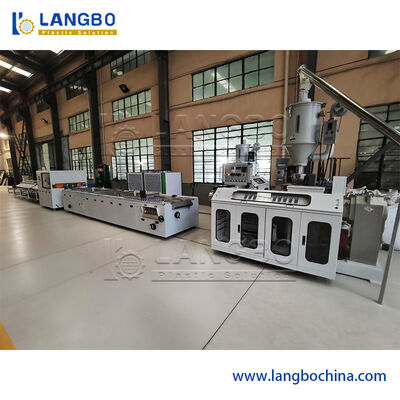 WPC 데킹 머신입니다.