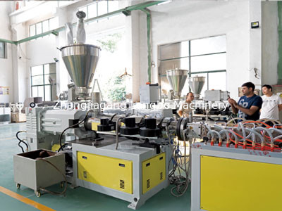 내염성 PVC 프로파일 압출 라인 55KW WPC 벽판지 생산 라인